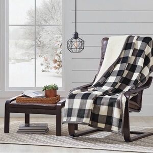 Better Homes & Gardens Black/White Plaid Plush Sherpa Throw Blanket 50” X 70”